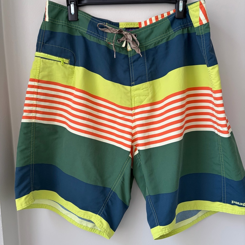 Patagonia Men's Sz 38 Multicolor Board Shorts Swimsuit Drawstring Zipper Pocket - Picture 2 of 8